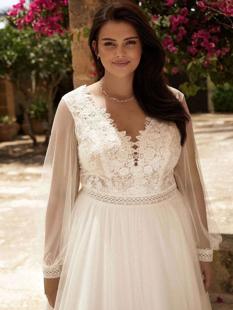 Robes de Mariée Plus Size Le Chat Défile Beauvais