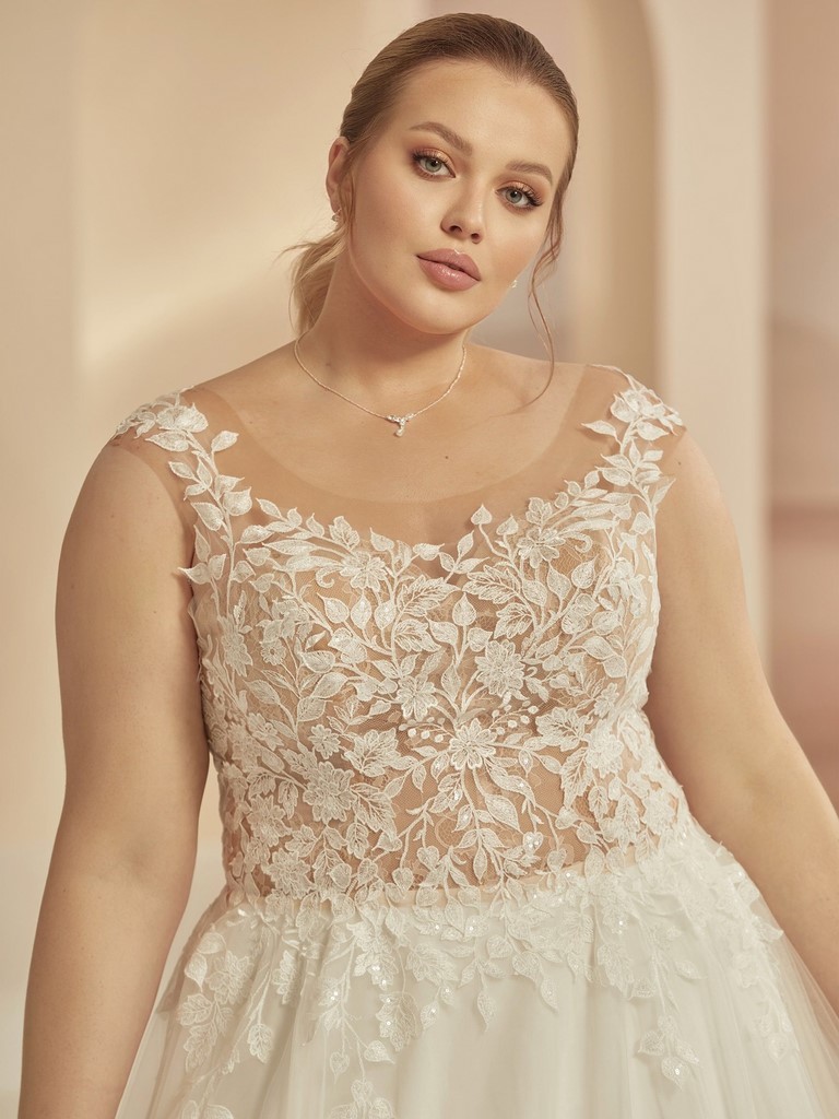 Robes de Mariée Plus Size Le Chat Défile Beauvais
