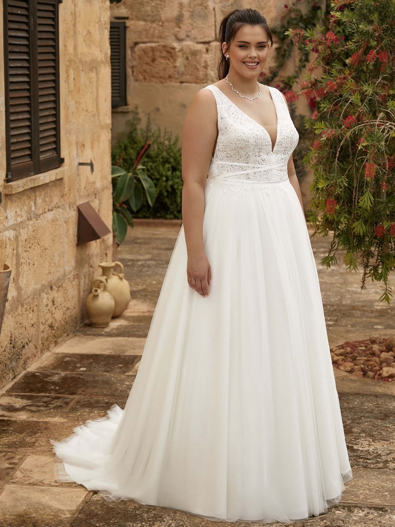 Robes de Mariée Plus Size Le Chat Défile Beauvais