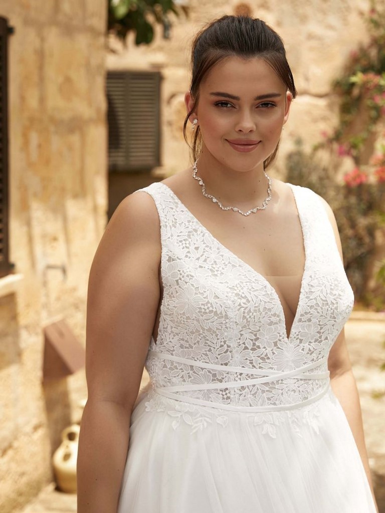 Robes de Mariée Plus Size Le Chat Défile Beauvais