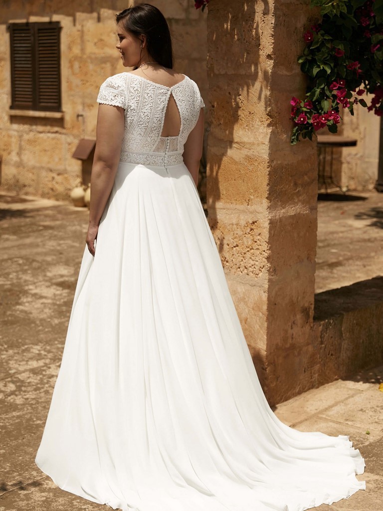 Robes de Mariée Plus Size Le Chat Défile Beauvais